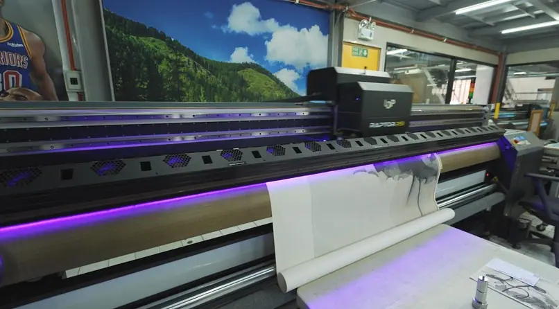 Roll-to-roll UV printer in the production area