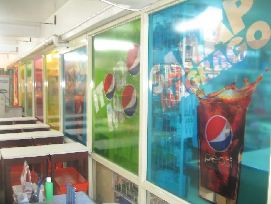 Full-color show window graphics on glass