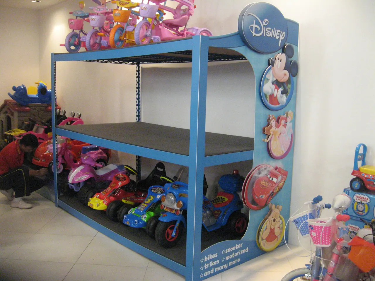 Branded retail display shelf